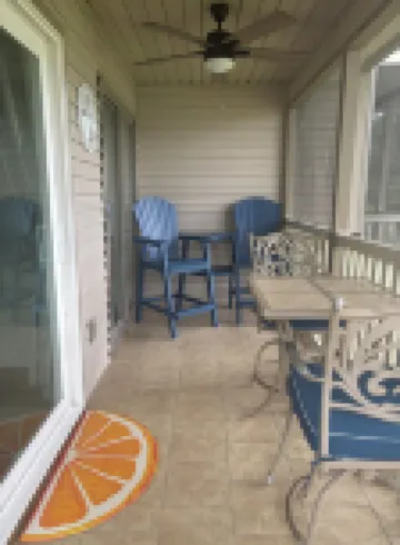 Comfy condo on the 17th green of True blue, min’s  to beach, shops & great food