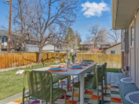 Spacious 4BD - Backyard BBQ, Fire Pit & Mini Golf Hotels in Arvada