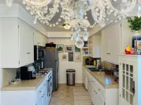 Cozy, charming 1-bedroom unit near the beach, with a piano.