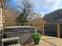The Hoot - a gorgeous & secluded cabin on private wildlife reserve Hotels in Tiverton
