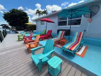 50’ of Dock for your boats. Hot tub, Boatlift, walk 2 restaurants Xtra parking.