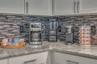 Treehouse Escape • River Access • Soak Under Stars