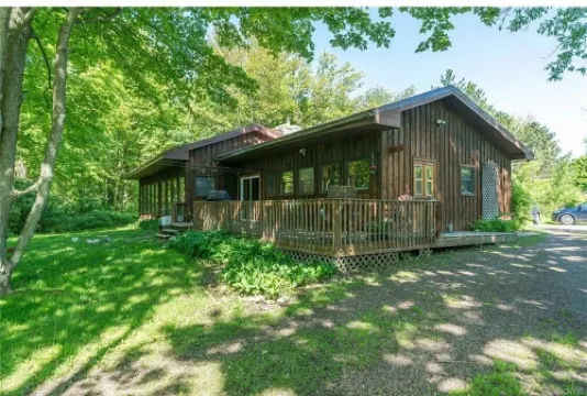 Secluded house located 5 minute drive from Clayton