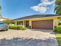 Canal Access & Pool: Lighthouse Point Getaway! Hotels in Lighthouse Point
