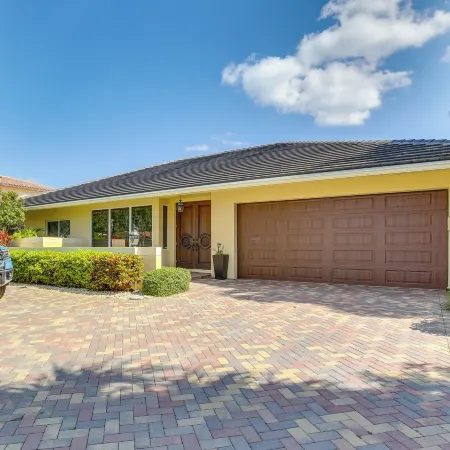 Canal Access & Pool: Lighthouse Point Getaway!