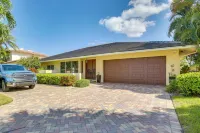 Canal Access & Pool: Lighthouse Point Getaway!