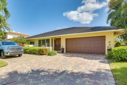 Canal Access & Pool: Lighthouse Point Getaway!