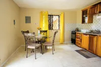 Lovely 1-bedroom apartment in Mandeville with WiFi, AC in safe and private area