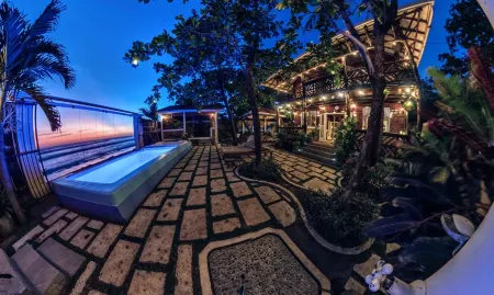 Romantic Beachfront Casita w Pool - AC - Sleeps 4 Отели в г. Почомиль Вьехо