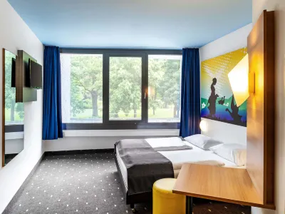 B&B HOTEL Göttingen-City Hotels in der Nähe von Institut für Numerische und Angewandte Mathematik