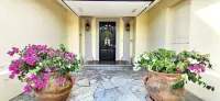 Luxury 4BR Villa + Guesthouse & Pool @Buenaventura Hotels in 