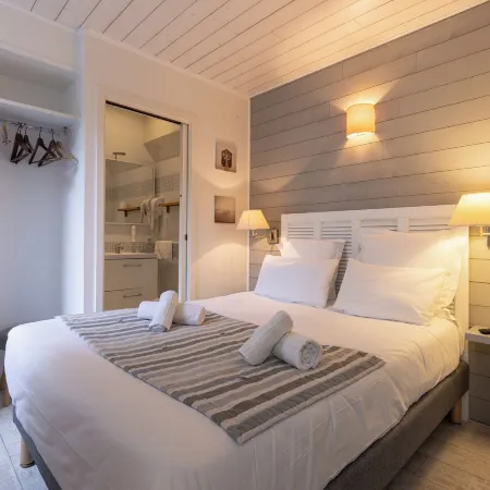 Hôtel le Square Отели в г. Сен-Пьер-д'Олерон