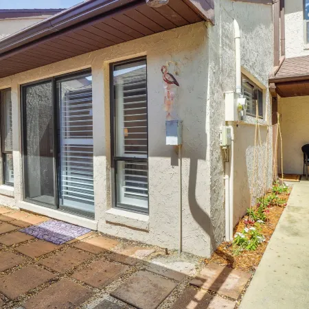 Walk to Restaurants: Downtown Leesburg Townhome!
