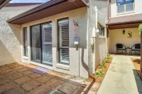 Walk to Restaurants: Downtown Leesburg Townhome! - parking