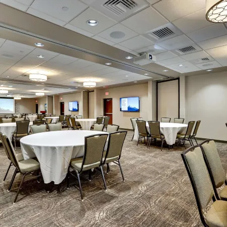 Drury Plaza Hotel St. Paul Downtown Отели рядом с достопримечательностью «Музей науки штата Миннесота»