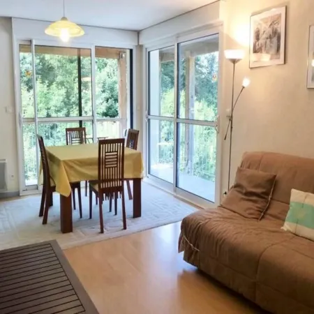 2 Rooms for 5 People