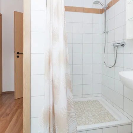 Ruhiger Bungalow am Hennesee mit Terrasse