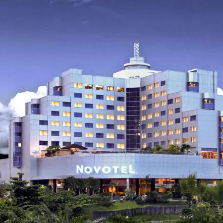 Novotel Balikpapan Отели рядом с достопримечательностью «Парк Бекапай»