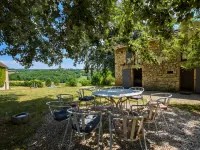 Farmhouse in Saint-Cernin with Pool & Views Hotel di 