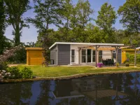 Sunlit Chalet by the Pond - 무료 와이파이