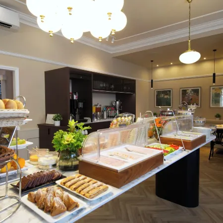 Drei Kronen Hotel Wien City Отели рядом с достопримечательностью «Рынок Нашмаркт»