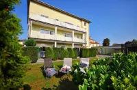 Comfortable Holiday Apartment Close to the Beach