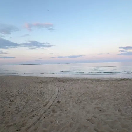 Kinney Shores Renovated Beach Cottage•New Bathroom•Steps to 7Mile Sandy Beach•AC