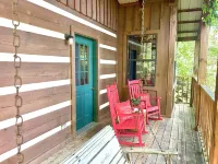 Peaceful, extremely clean Treehouse  cottage 10 min. from National Park entrance