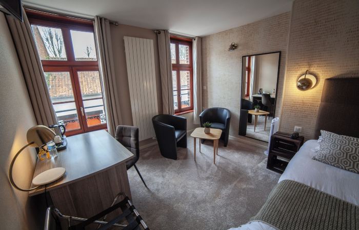 Logis Hôtels Le Patio Les Hauts de Montreuil
