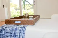 Rustic Charm Meets Modern Comfort 3-Bedroom Raised-Ranch Cottage in Wooded Area Hotels in Waterbury