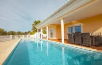 D08 - Bay View Villa in Vale da Lama Hotels in Odiaxere