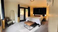 Rustic modern 2-bedroom home-lower level with hot tub in marvelous Moscow