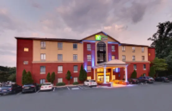 Holiday Inn Express & Suites ATLANTA-EMORY UNIVERSITY AREA by IHG Hotels near Fernbank Museum | 3D Theater | Forest