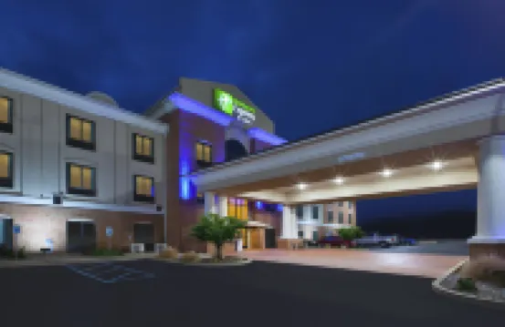 Holiday Inn Express & Suites NILES by IHG