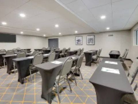 特溫福爾斯假日飯店 特溫福爾斯縣住宿飯店