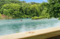 On Lake Time Taneycomo - Amazing Views