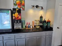Quality Inn & Suites Tulare - breakfast