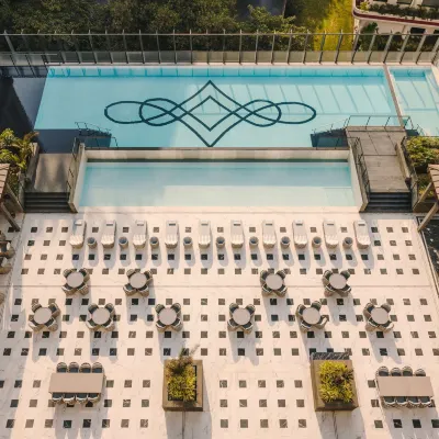 Roswyn, A Morgans Originals Hotel Hotels near Star Bazaar