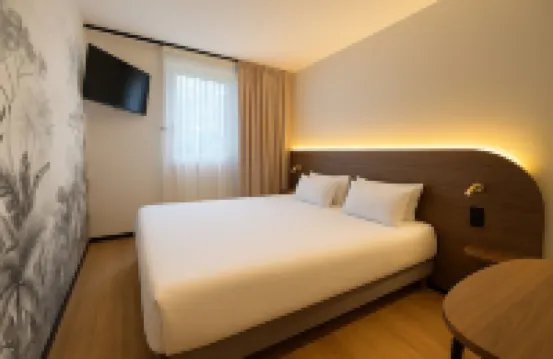 Logis Hôtel de Port d'Alon - St Cyr Sur Mer Hotels in Saint-Cyr-sur-Mer