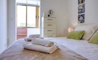 Waterfront Gozo Stay Overlooking Marsalforn Bay