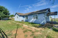 2 Mi to Phillips 66 Refinery: Home w/ Yard - 2 Sao