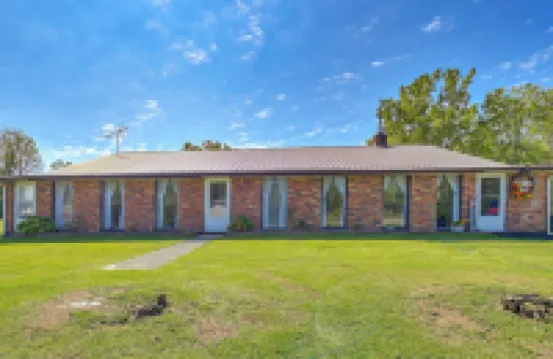 Hike & Fish: Rustic, Timeless Mckee Home w/ Yard Hotels in Rockcastle County