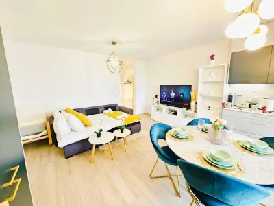 Central 2BR Flat w terrace&parking Hotels in 