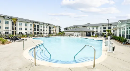 Landing Apartments - Waterway Hills - 4-Star