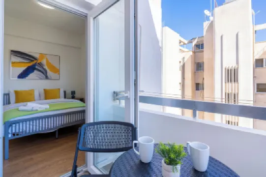 Vibe - 1 BR APt & Balcony in Larnaca Hotels in 
