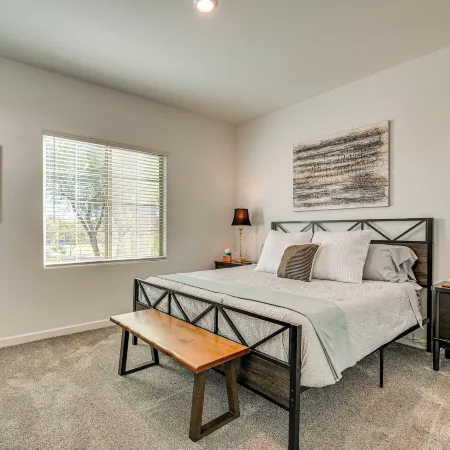 Mtn Views & Private Hot Tub: Buckeye Getaway