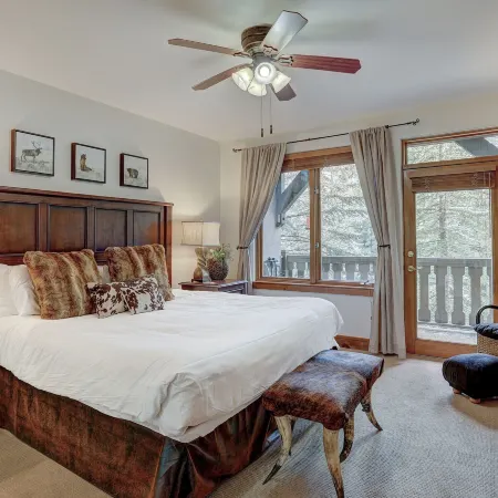 2 Br Condo Arrowhead Village, Walking Distance to Lift