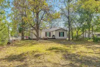 Walk to East Texas A&m! Home w/ Pet-friendly Yard - 3-Star