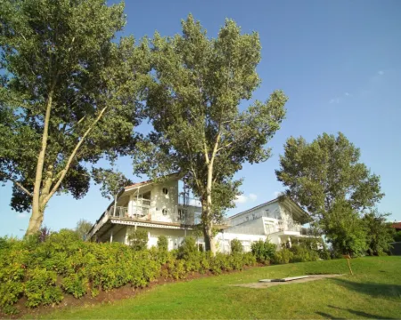 Elegant Eingerichtete Ferienwohnung Hotels in Mirow