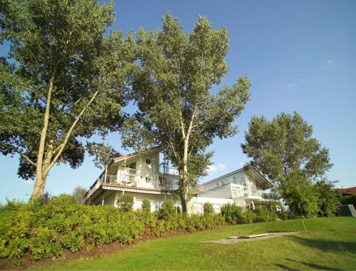 Elegant Eingerichtete Ferienwohnung Hotels in Granzow